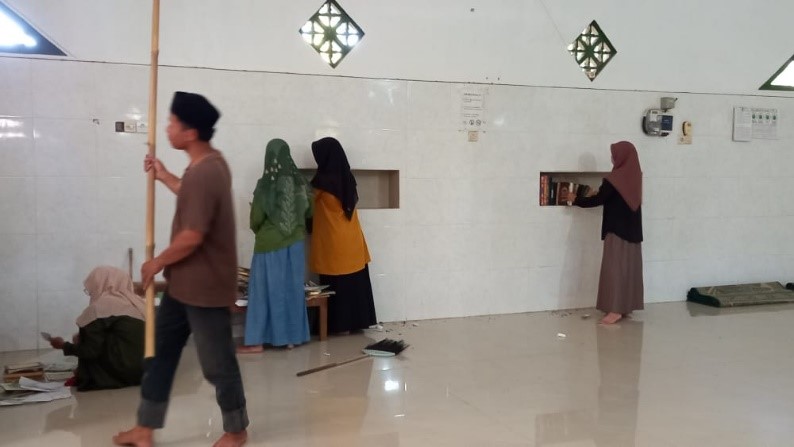 Bakti_Sosial_Kedua_HMPS_PAI_di_Masjid_Darul_Huda_Dusun_Krajan,_Desa_Wonoroto_Kecamatan_Purworejo.jpg